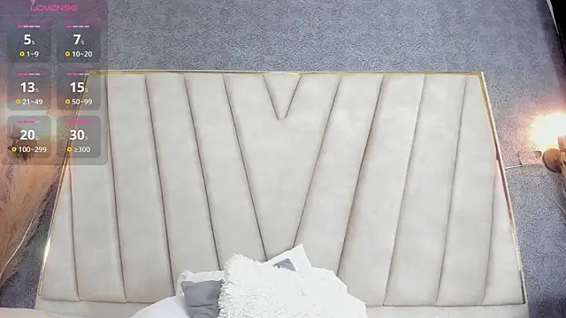 Snapshot of AlyssAlvarado chatting on September 28, 2025, 2:40 am AlyssAlvarado online show from September 28, 2025, 2:40 am