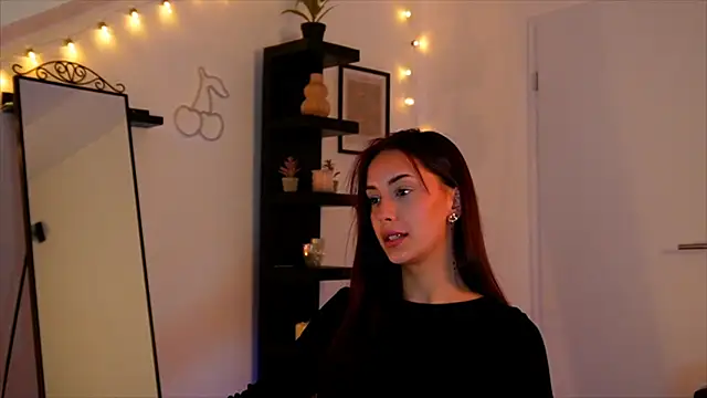 Snapshot of Naomii20__ chatting on December 3, 2025, 5:56 pm Naomii20 online show from December 3, 2025, 5:56 pm