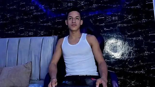 Snapshot of Jhos_Smith chatting on October 17, 2025, 4:05 am Jhos Smith online show from October 17, 2025, 4:05 am