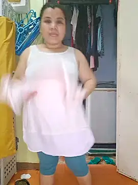 hotlyn45 online show from January 15, 2026, 4:16 am