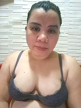 hotlyn45 online show from November 10, 2025, 12:26 am