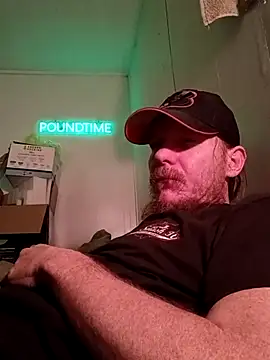 Snapshot of Poundtown1226 chatting on February 25, 2026, 7:25 pm Poundtown1226 online show from February 25, 2026, 7:25 pm