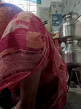 Snapshot of monu_bhabi chatting on February 28, 2026, 5:07 am monu bhabi online show from February 28, 2026, 5:07 am