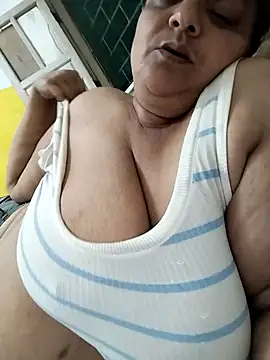 Snapshot of Vydinha chatting on November 12, 2025, 11:52 pm Vydinha online show from November 12, 2025, 11:52 pm