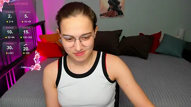 Snapshot of Alisa__Kelly chatting on December 15, 2025, 3:45 am Alisa Kelly online show from December 15, 2025, 3:45 am