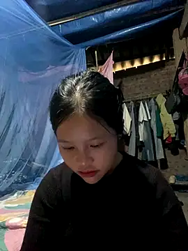 Snapshot of O_o_UwU_o_O chatting on November 12, 2025, 8:18 am O o UwU o O online show from November 12, 2025, 8:18 am