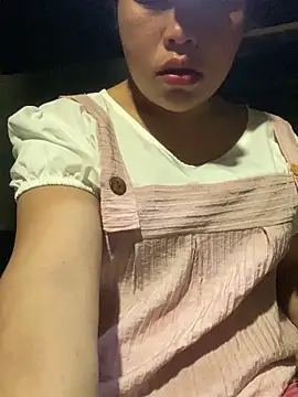 Snapshot of O_o_UwU_o_O chatting on December 15, 2025, 2:01 pm O o UwU o O online show from December 15, 2025, 2:01 pm