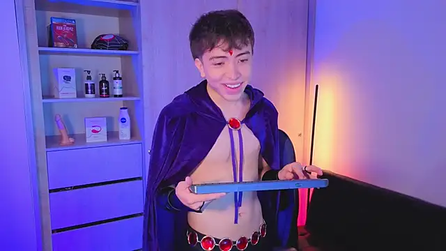 onlinenico online show from October 24, 2025, 8:08 pm