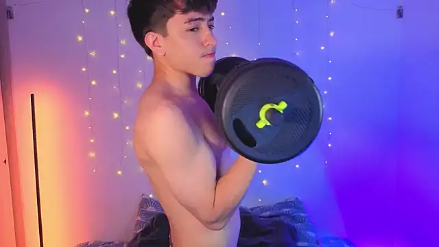 onlinenico online show from December 16, 2025, 8:13 pm