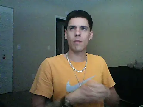 Snapshot of latinosatiro94 chatting on September 14, 2025, 12:22 am latinosatiro94 online show from September 14, 2025, 12:22 am