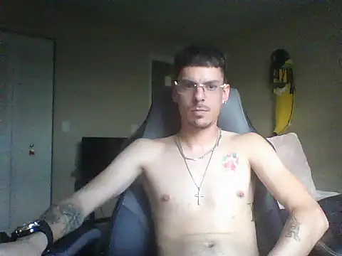 Snapshot of latinosatiro94 chatting on September 30, 2025, 11:22 pm latinosatiro94 online show from September 30, 2025, 11:22 pm