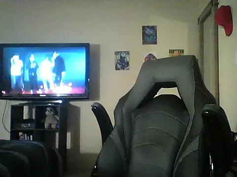 Snapshot of latinosatiro94 chatting on December 18, 2025, 6:51 am latinosatiro94 online show from December 18, 2025, 6:51 am