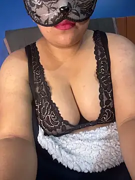 Snapshot of Luci_Sweet22 chatting on November 16, 2025, 2:38 am Luci Sweet22 online show from November 16, 2025, 2:38 am