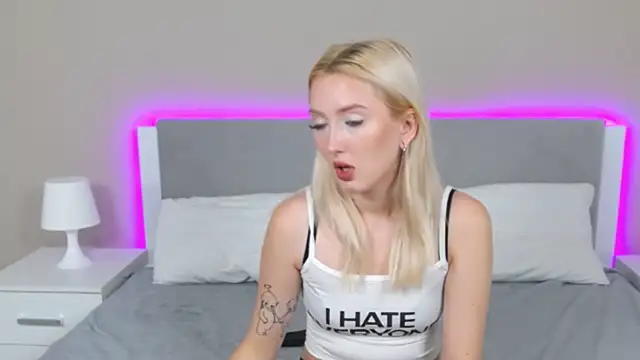 MarianeSun online show from September 11, 2025, 4:12 am