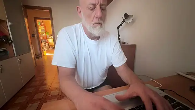 Snapshot of Pigna16PSRN chatting on February 17, 2026, 8:11 am Pigna16PSRN online show from February 17, 2026, 8:11 am