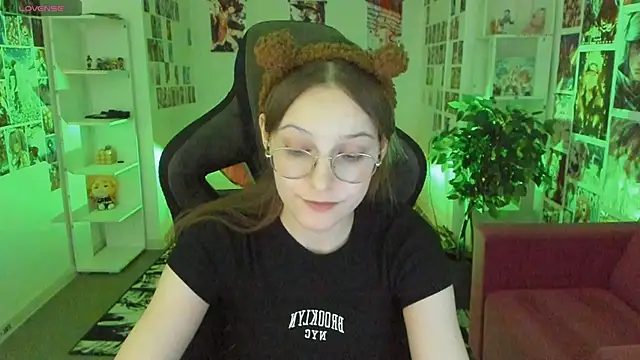 JenniferKiim online show from February 11, 2026, 2:17 pm