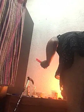 allie-1 online show from October 18, 2025, 2:46 am