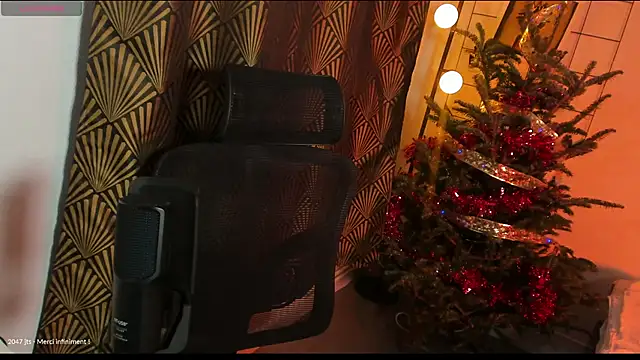 Snapshot of MossPrince chatting on December 17, 2025, 6:13 pm MossPrince online show from December 17, 2025, 6:13 pm