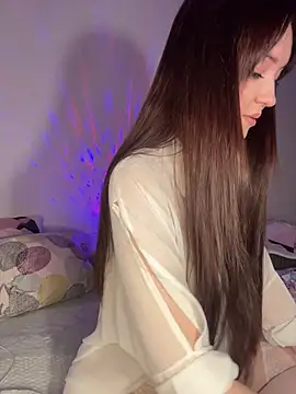 Snapshot of Veliora chatting on March 4, 2026, 6:37 pm Veliora online show from March 4, 2026, 6:37 pm