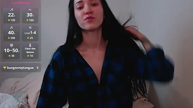 Snapshot of Veliora chatting on October 18, 2025, 11:34 am Veliora online show from October 18, 2025, 11:34 am