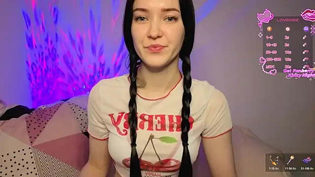 Snapshot of Veliora chatting on December 21, 2025, 5:36 pm Veliora online show from December 21, 2025, 5:36 pm