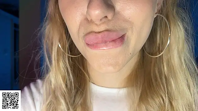 ElysiaXo online show from December 1, 2025, 11:16 pm