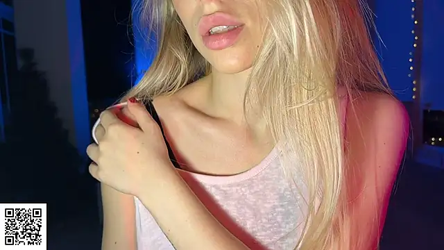 ElysiaXo online show from December 14, 2025, 9:20 pm