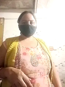 Rakhi sawant143 online show from November 17, 2025, 4:44 pm