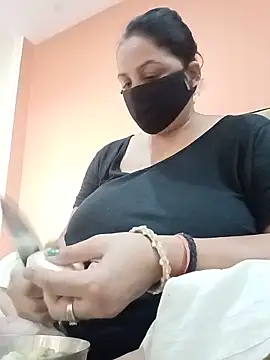 Rakhi sawant143 online show from June 10, 2026, 3:19 am