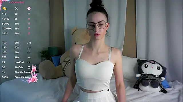 ArlineJanik online show from November 21, 2025, 11:42 am