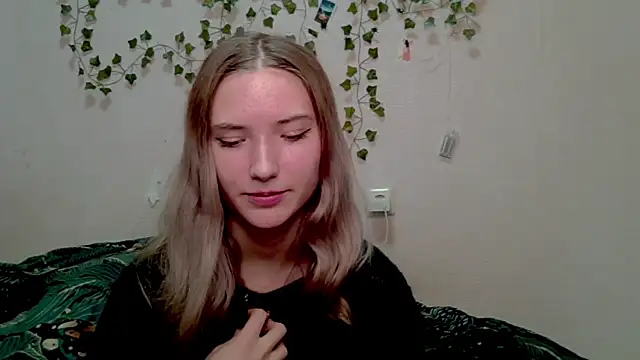  kikiclark   online show from October 29, 2025, 9:03 pm