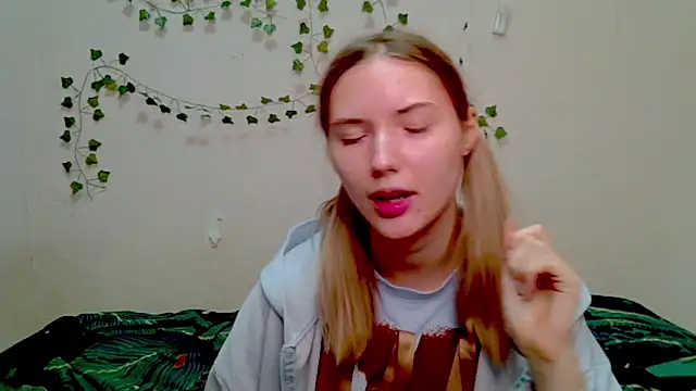  kikiclark   online show from November 27, 2025, 8:53 pm