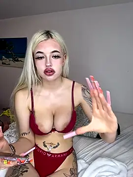 Snapshot of Steffi_Snowbunny chatting on October 13, 2025, 3:24 pm Steffi Snowbunny online show from October 13, 2025, 3:24 pm