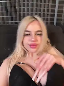 Snapshot of Steffi_Snowbunny chatting on February 1, 2026, 10:08 pm Steffi Snowbunny online show from February 1, 2026, 10:08 pm