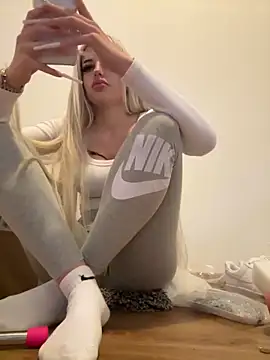 Snapshot of Steffi_Snowbunny chatting on September 16, 2025, 2:18 pm Steffi Snowbunny online show from September 16, 2025, 2:18 pm