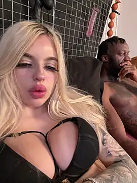 Snapshot of Steffi_Snowbunny chatting on February 3, 2026, 9:42 pm Steffi Snowbunny online show from February 3, 2026, 9:42 pm