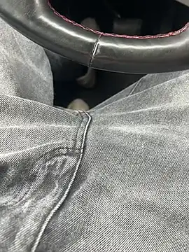 Snapshot of Jariushot3 chatting on April 13, 2026, 2:43 pm Jariushot3 online show from April 13, 2026, 2:43 pm