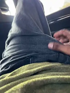 Snapshot of Jariushot3 chatting on April 14, 2026, 2:55 pm Jariushot3 online show from April 14, 2026, 2:55 pm