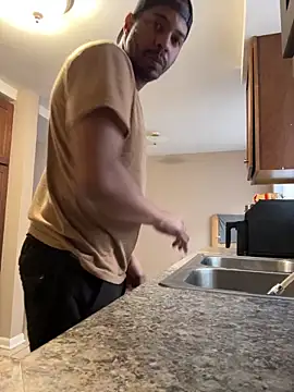 Snapshot of Jariushot3 chatting on February 3, 2026, 2:33 pm Jariushot3 online show from February 3, 2026, 2:33 pm