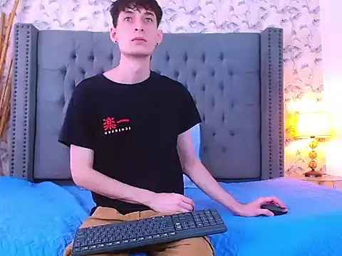 Snapshot of Luke_Carter chatting on November 3, 2025, 1:04 pm Luke Carter online show from November 3, 2025, 1:04 pm