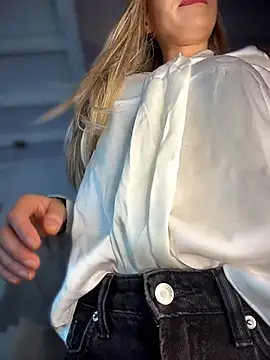 Snapshot of SweetieSinXXX chatting on January 16, 2026, 1:15 pm SweetieSinXXX online show from January 16, 2026, 1:15 pm