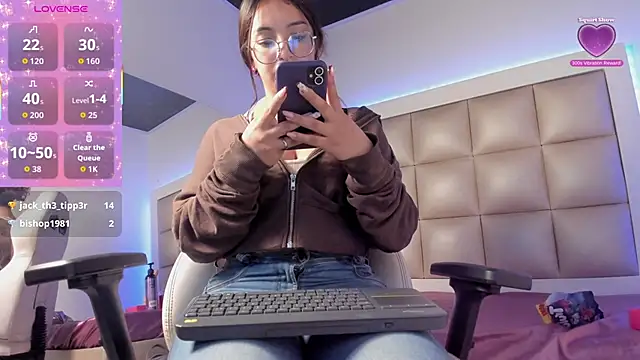 Valkiria js online show from October 3, 2025, 7:59 pm