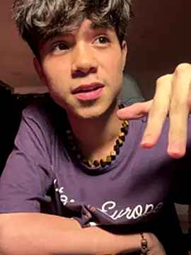 Snapshot of OopsAgain_ chatting on December 18, 2025, 1:44 am OopsAgain online show from December 18, 2025, 1:44 am