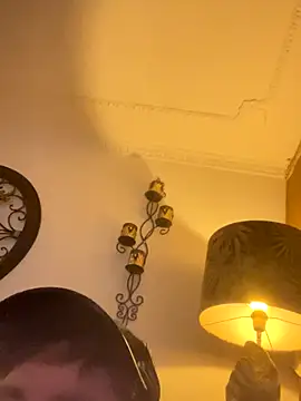 Snapshot of MrScrr chatting on September 30, 2025, 9:43 pm MrScrr online show from September 30, 2025, 9:43 pm