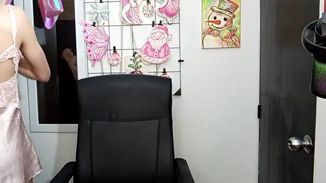 Snapshot of Andy_Roses chatting on November 18, 2025, 10:34 pm Andy Roses online show from November 18, 2025, 10:34 pm