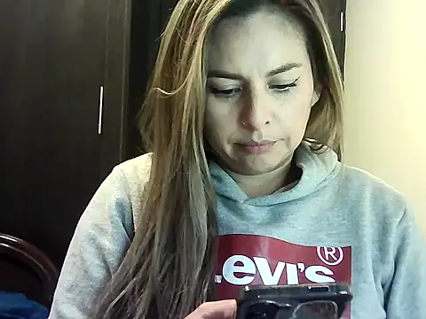 Valery  Rouse  online show from January 17, 2026, 3:32 am