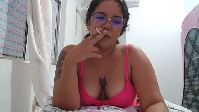 Snapshot of SecretBrunette chatting on October 22, 2025, 6:35 am SecretBrunette online show from October 22, 2025, 6:35 am