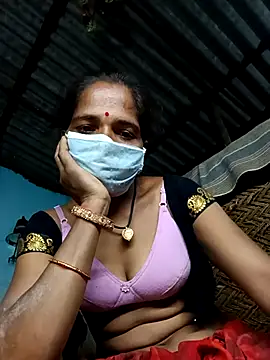 Snapshot of Hot-honi chatting on October 3, 2025, 10:33 pm Hot-honi online show from October 3, 2025, 10:33 pm