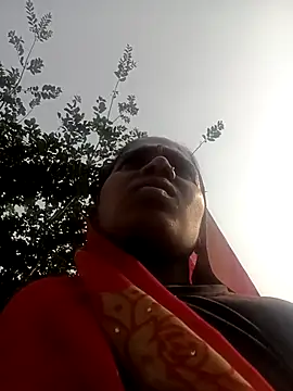 Snapshot of Hot-honi chatting on November 19, 2025, 9:53 am Hot-honi online show from November 19, 2025, 9:53 am