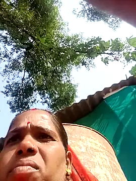 Snapshot of Hot-honi chatting on November 6, 2025, 4:27 am Hot-honi online show from November 6, 2025, 4:27 am